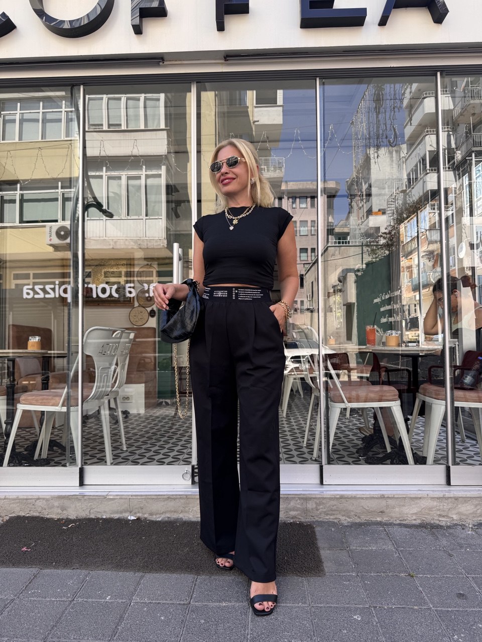 Siyah beli lastikli yüksek bel pantolon