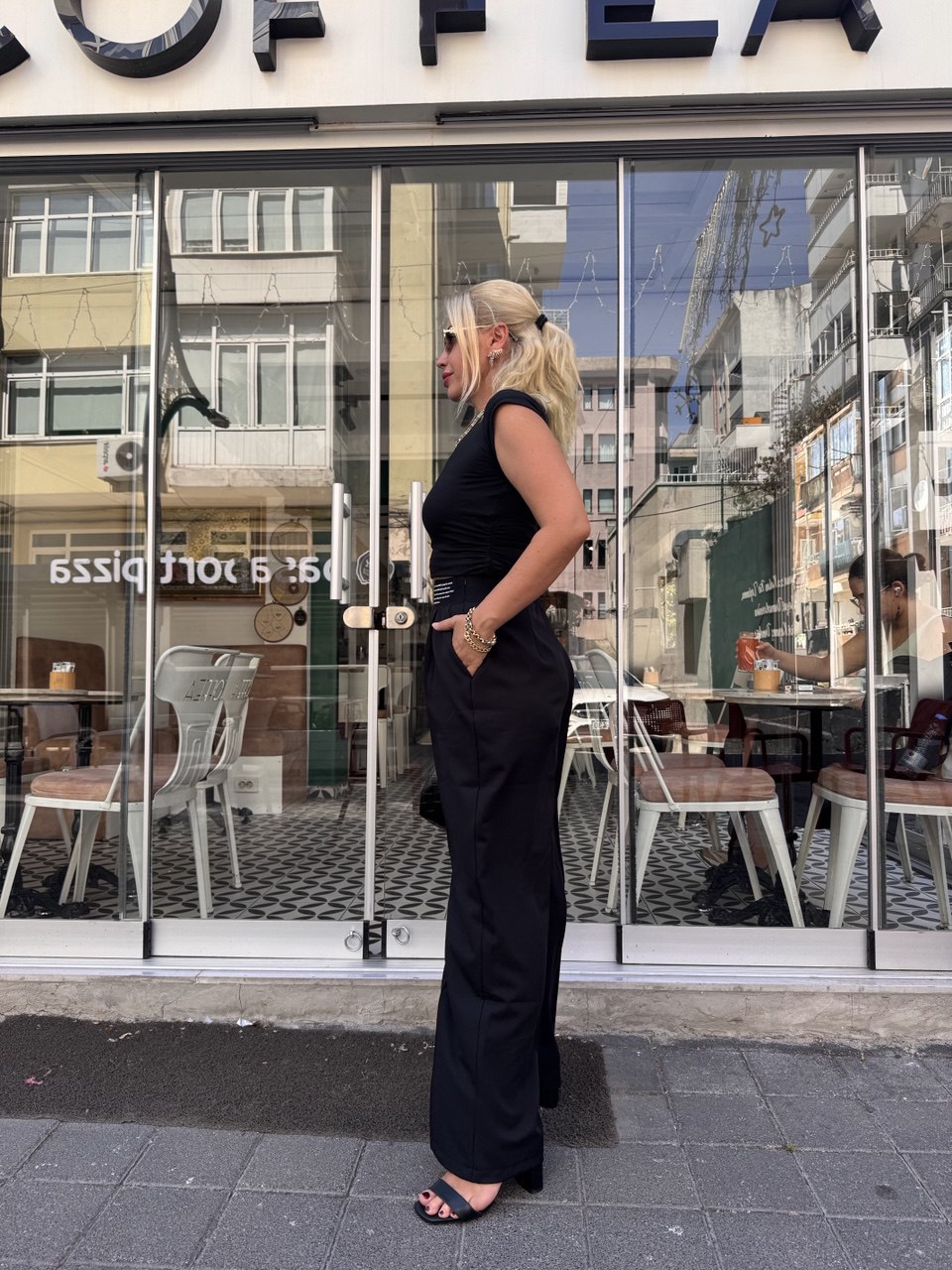 Siyah beli lastikli yüksek bel pantolon