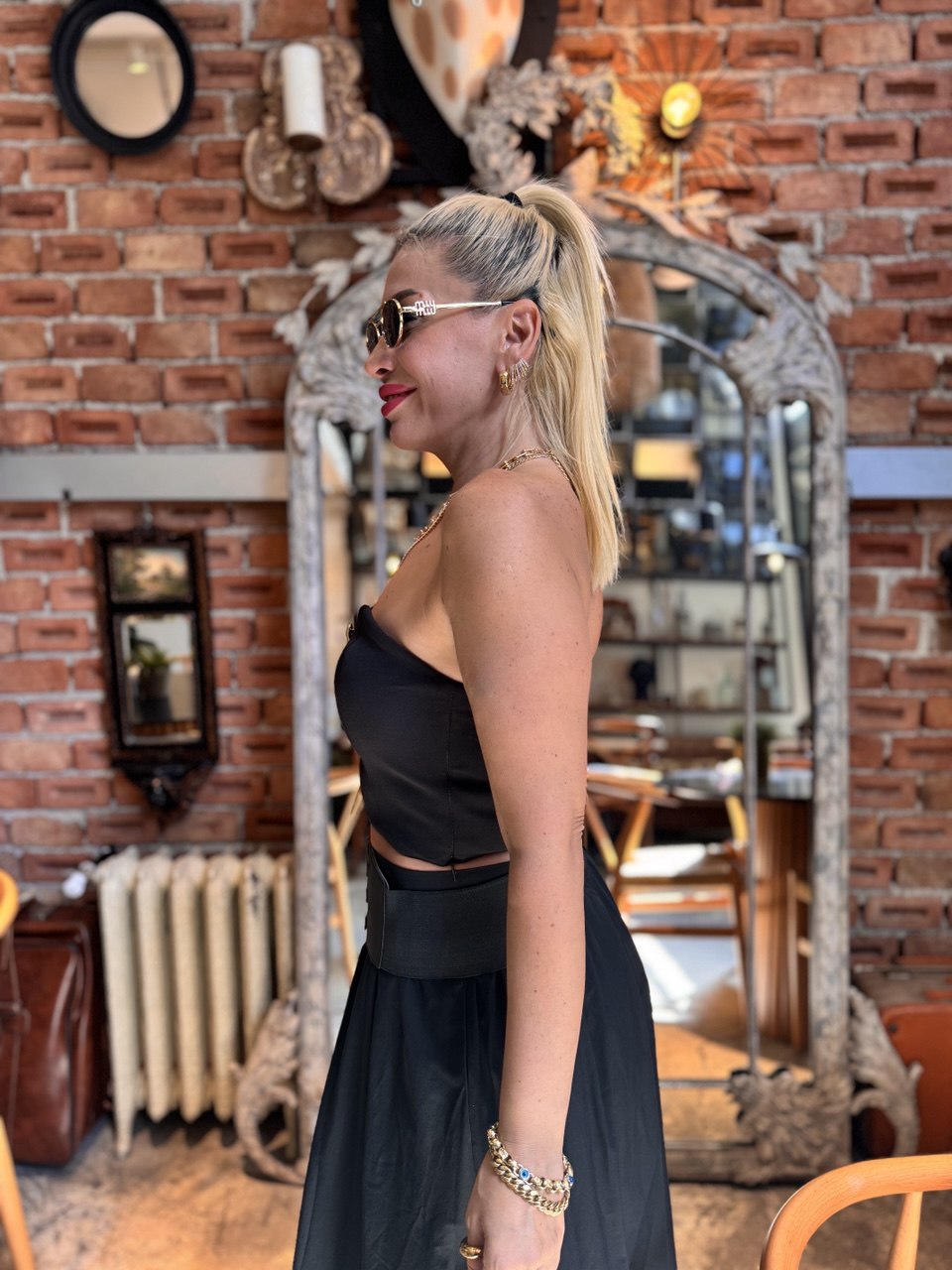 Siyah straplez dore düğmeli crop