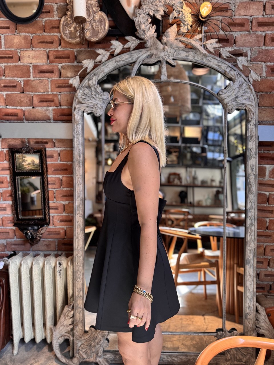 Siyah mini sırt detaylı elbise