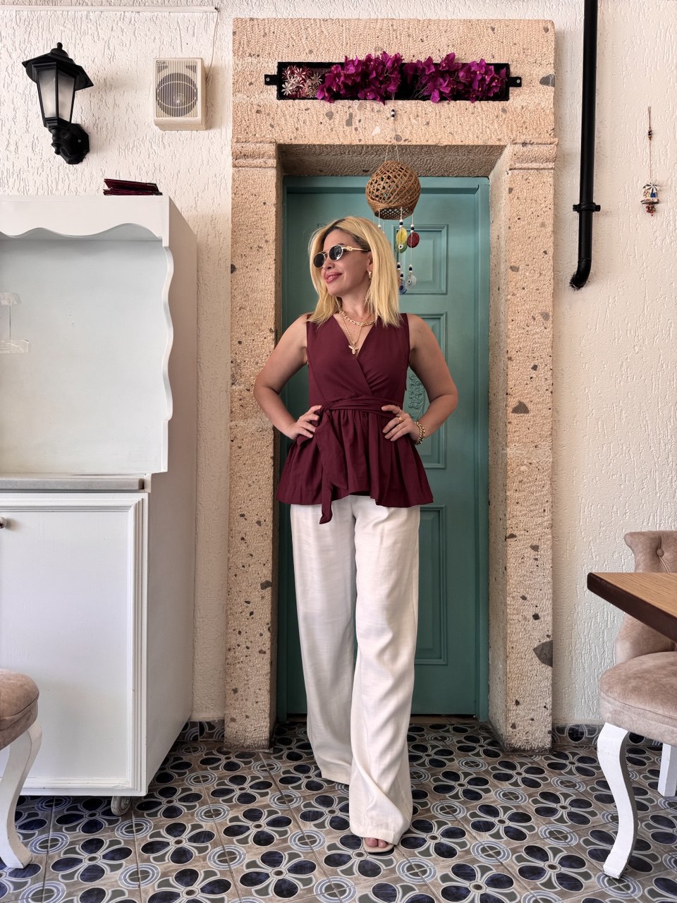 Bordo kruvaze kemer detaylı bluz