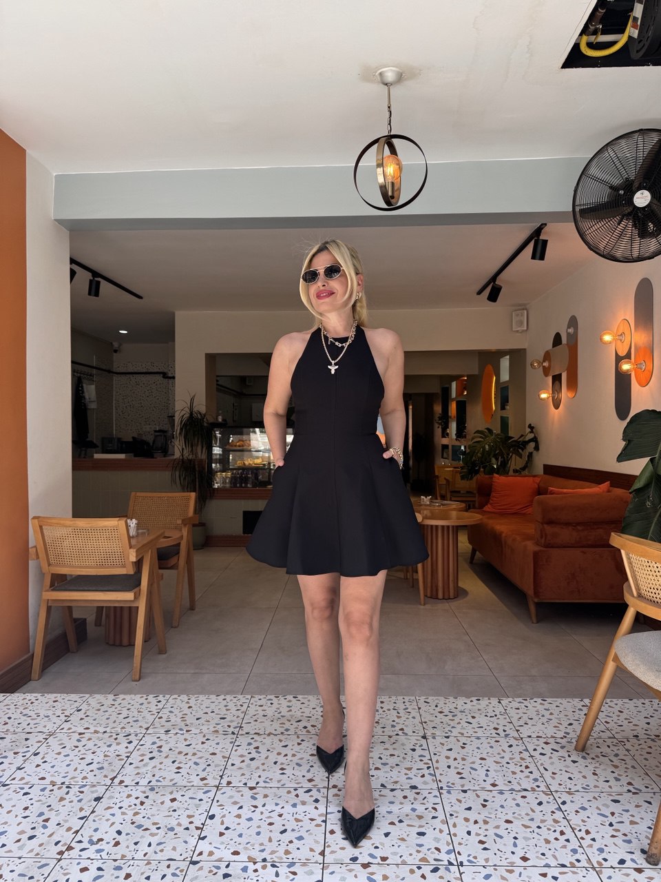 Siyah halter yaka mini volanlı elbise