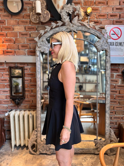 Siyah likralı mini elbise