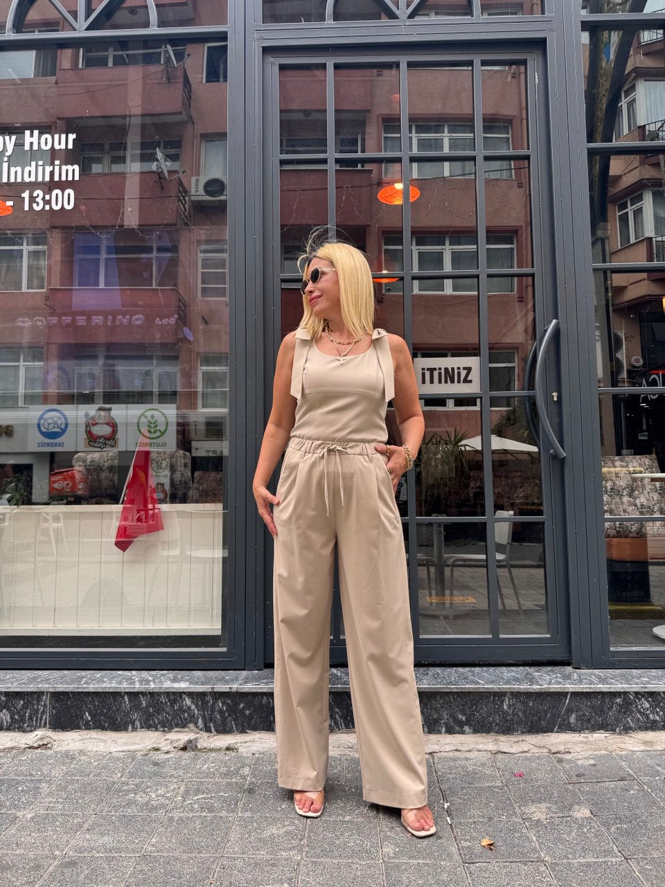 Vizon omuz fiyonk detaylı bluz pantolon takım