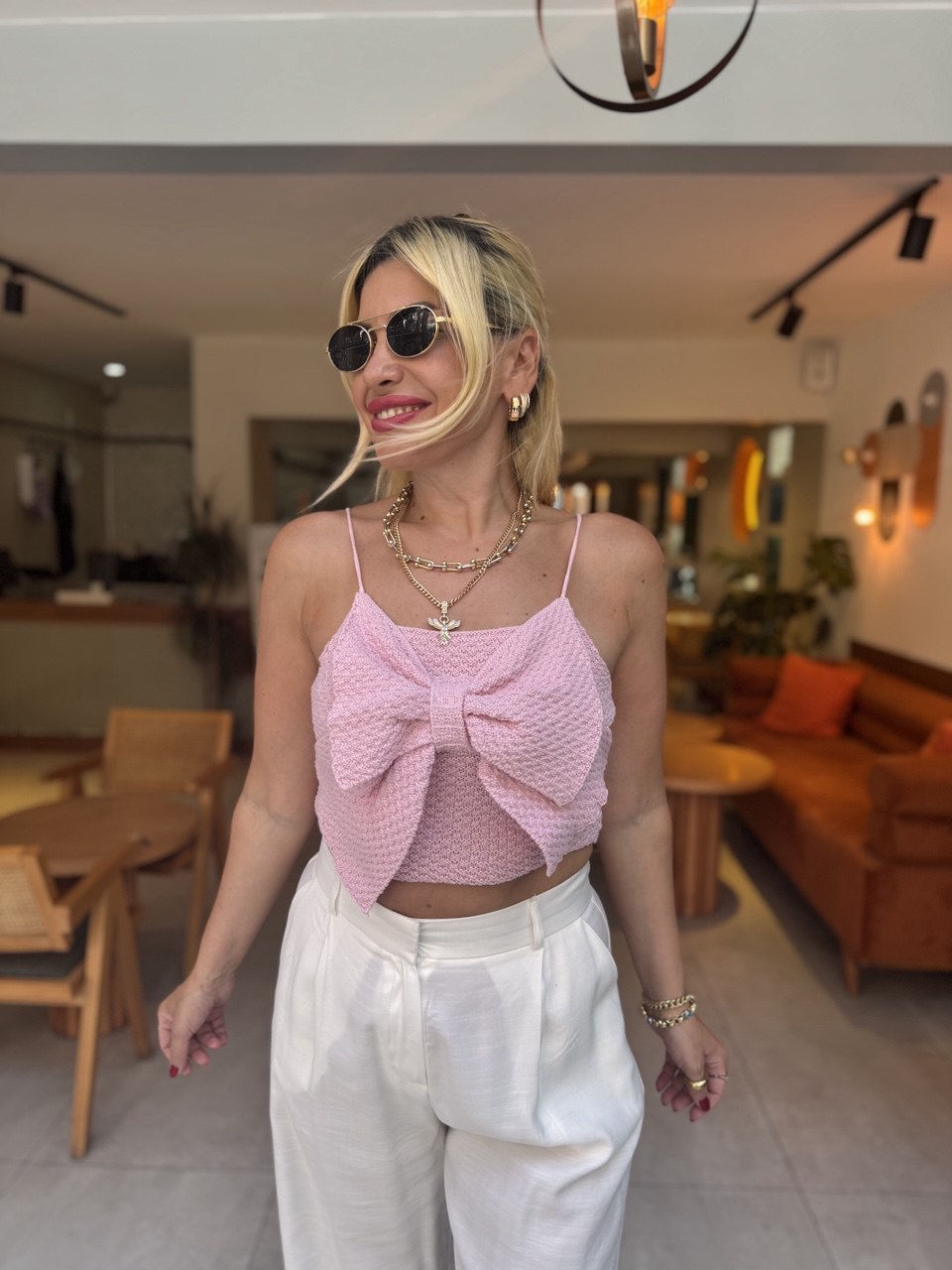 Pembe askılı fiyonk detaylı crop