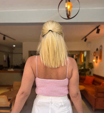 Pembe askılı fiyonk detaylı crop