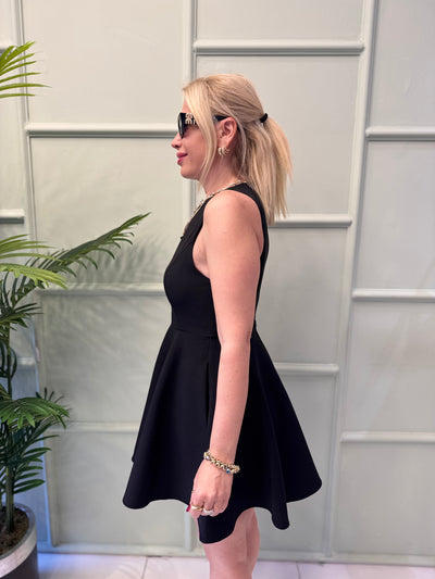 Siyah mini volanlı elbise