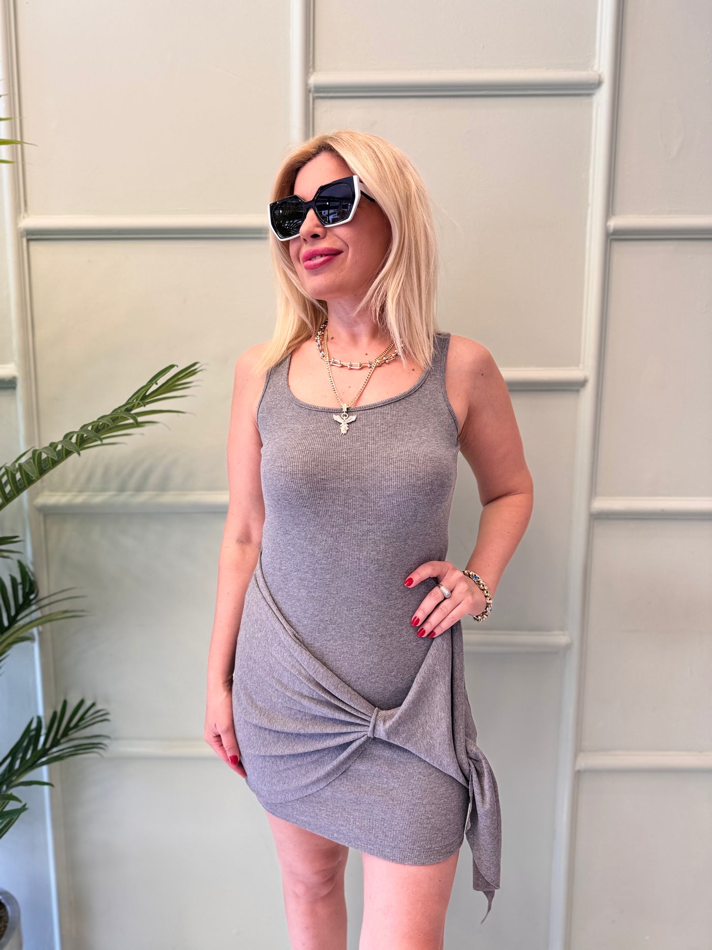 Gri bağlamalı mini elbise
