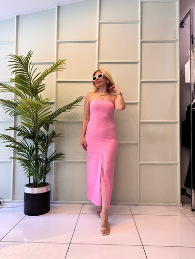 Pembe straplez uzun yırtmaçlı elbise