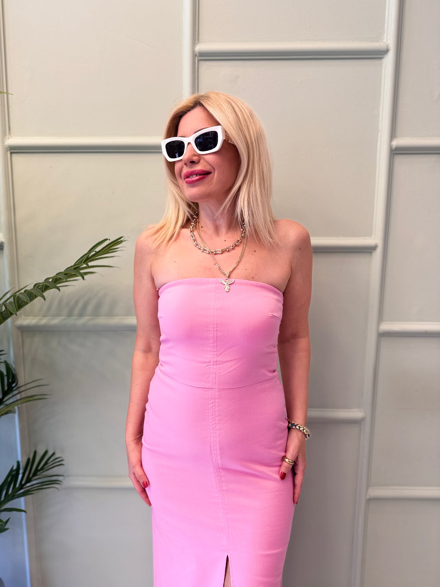 Pembe straplez uzun yırtmaçlı elbise